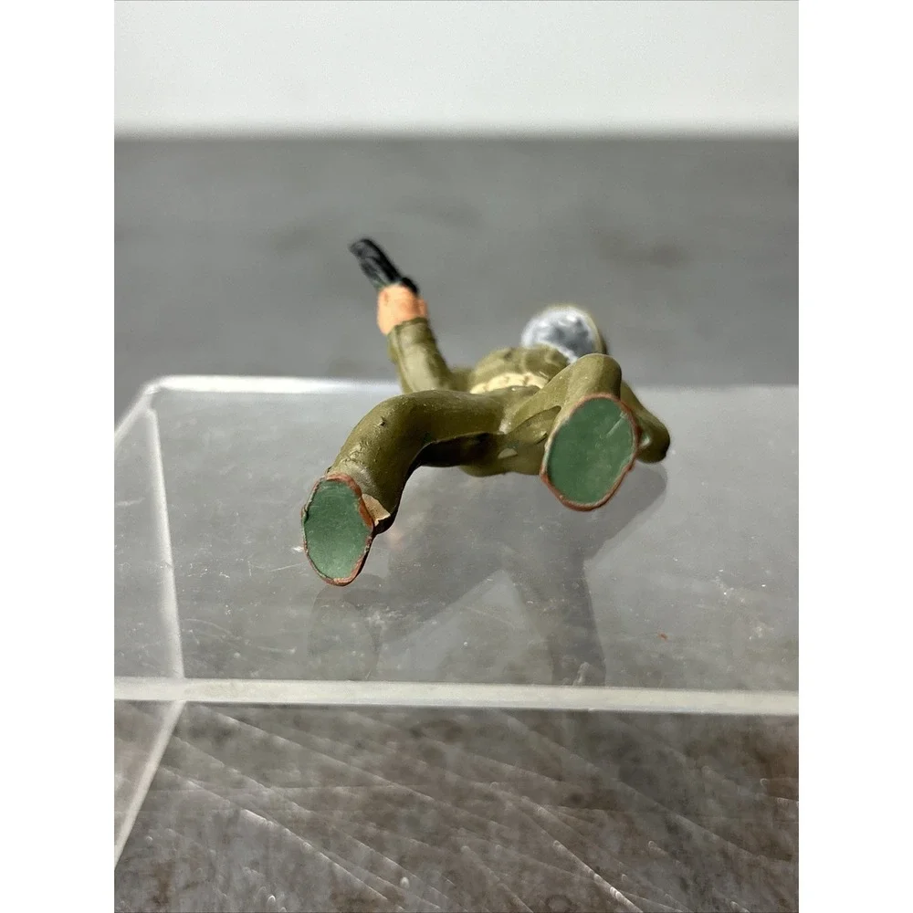 Vintage‎ WWII Painted Plastic Toy Soldier Wearing A Gas Mask Weapon